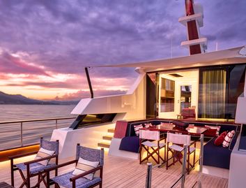 Picchiotti Gentleman 24, Fly Deck/Sportdeck