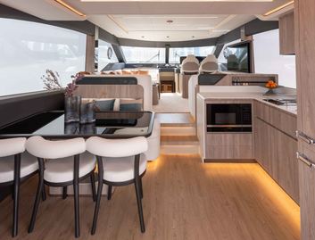 Gulf Craft Majesty 60 , Interior