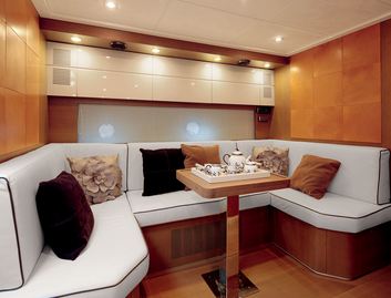 Azimut Atlantis 58, Interior