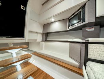 Tiara 43LS, Interior