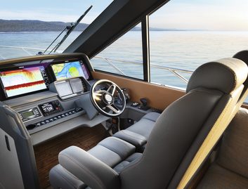 Maritimo X50, Helm Station