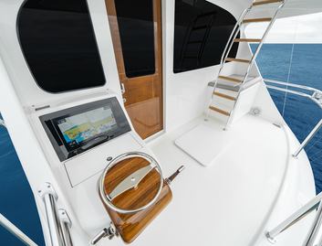 Viking 82SB, Deck Area