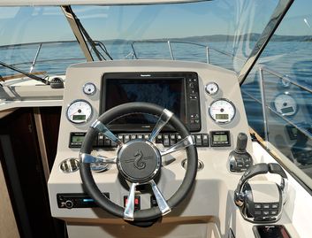 Marex 375 Marex Mk2, Helm Station