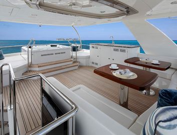 Ocean Alexander 36L, Deck Area