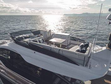 Azimut S7 Gen 2, Fly Deck/Sportdeck