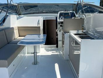 Rodman Spirit 31 Open Mk2, Helm Station