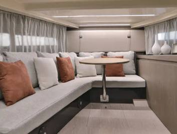 Invictus GT320S, Interior
