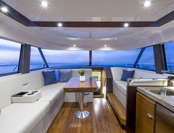 Tiara F44 Flybridge, Interior