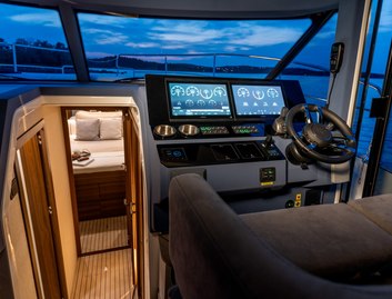 Marex 440 Scandinavia , Helm Station