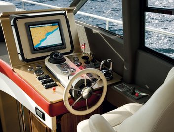 Azimut Magellano 50, Helm Station