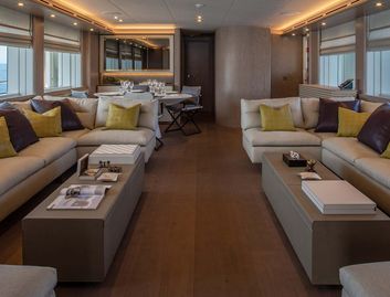 Cantiere delle Marche Darwin 102, Interior