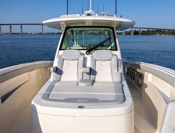 Scout 400 LXF, Deck Area