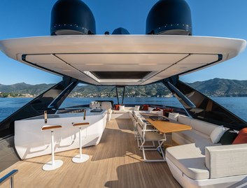 Ferretti 800 Gen 2, Fly Deck/Sportdeck