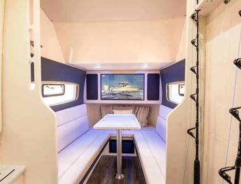 Scout 400 LXF, Interior