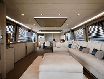 Monte Carlo Yachts MCY 80, Interior