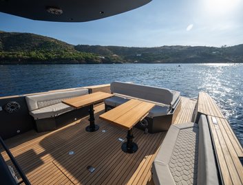 Maxim Yachts MAX43 Comfort, Deck Area