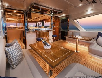 Riviera 68 Sport Motor Yacht Mk2, Deck Area