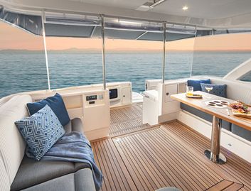 Riviera 46 Sport Motor Yacht, Deck Area