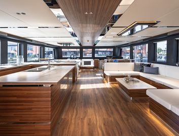VisionF E-Cat 80 , Interior