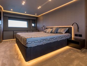 AB 100 Mk2, Accommodation