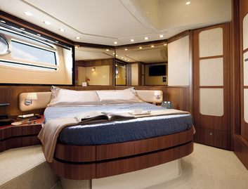 Azimut Magellano 50, Accommodation