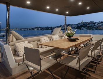 Numarine 27 XP Open , Deck Area