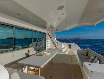 Silent Yachts Silent 62 Flybridge, Deck Area