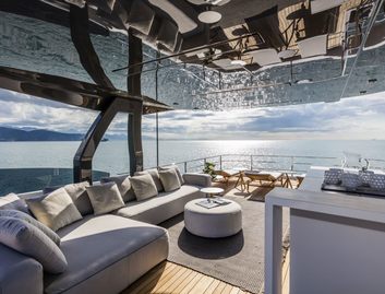 Custom Line Navetta 37, Fly Deck/Sportdeck