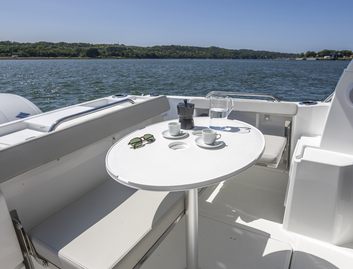 Beneteau Yachts Antares 7 Fishing , Deck Area