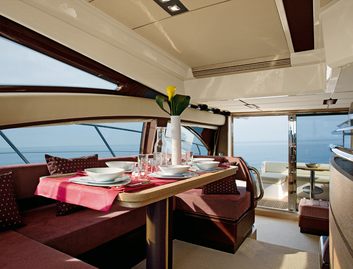 Azimut 53 Gen 1, Interior