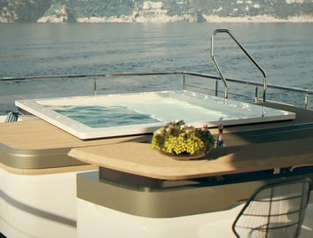 Baglietto DOM133, Fly Deck/Sportdeck