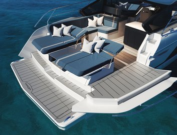 Fairline Targa 40 Gen 2, Deck Area