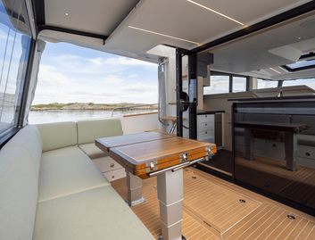 Nimbus 495 Flybridge , Deck Area