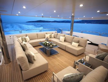 Sunseeker 155 Yacht, Deck Area