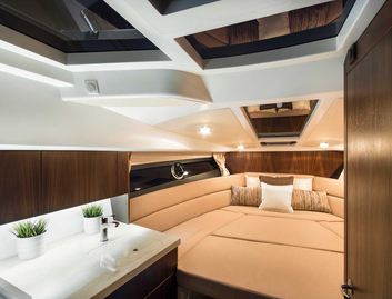 Galeon 305 HTS, Interior