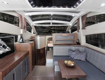 Galeon 430 HTC, Interior