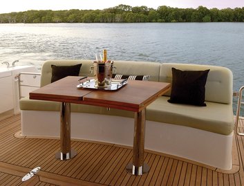 Maritimo S51 Mk2, Deck Area