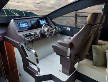 Schaefer Yachts Schaefer 660, Helm Station