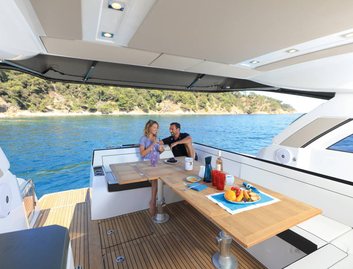 Jeanneau Leader 40 Mk3, Deck Area