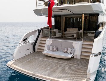 Sunseeker 82 Ocean Enclosed, Deck Area
