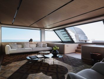 Sanlorenzo SX120, Beach Club