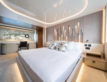 Sunseeker 82 Ocean , Accommodation