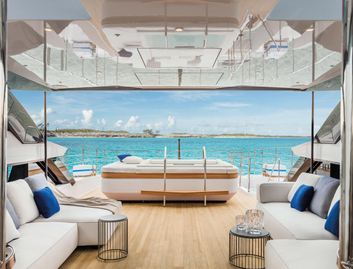 Custom Line Saetta 120&#039; , Deck Area