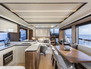 Absolute Navetta 68, Interior