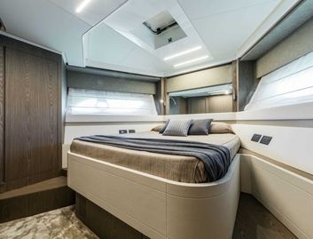 Ferretti 550, Accommodation