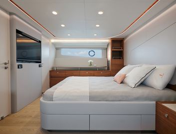 CL Yachts CLB65, Accommodation