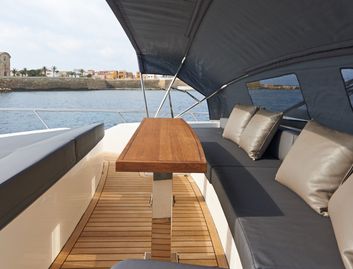 Astondoa 80 Flybridge, Deck Area