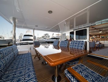 Outer Reef 900 Motoryacht, Deck Area