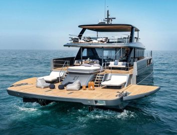 Sunreef Ultima 88, Beach Club