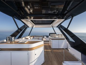 Ferretti 720 Mk3, Fly Deck/Sportdeck
